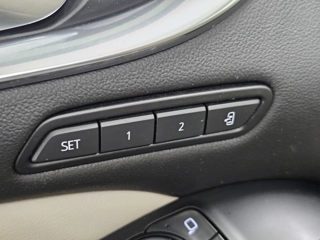 Used 2020 Buick Enclave Premium w/ Sun and Sites Package AWD/4WD image 33