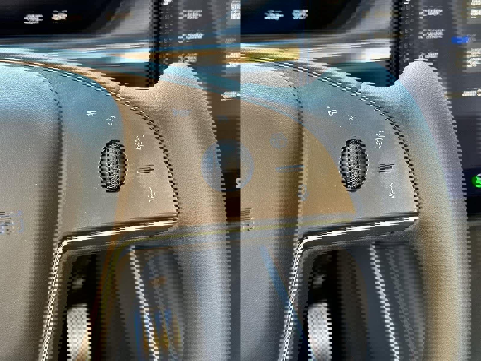 Used 2022 Tesla Model X image 25