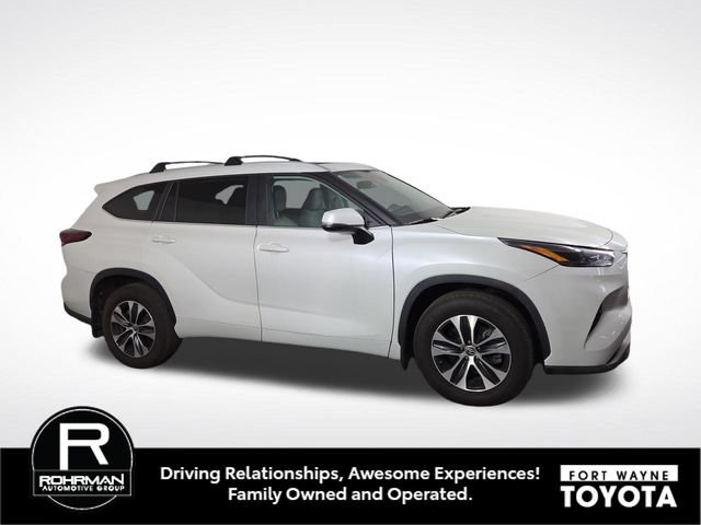 Used 2024 Toyota Highlander XLE AWD/4WD image 5