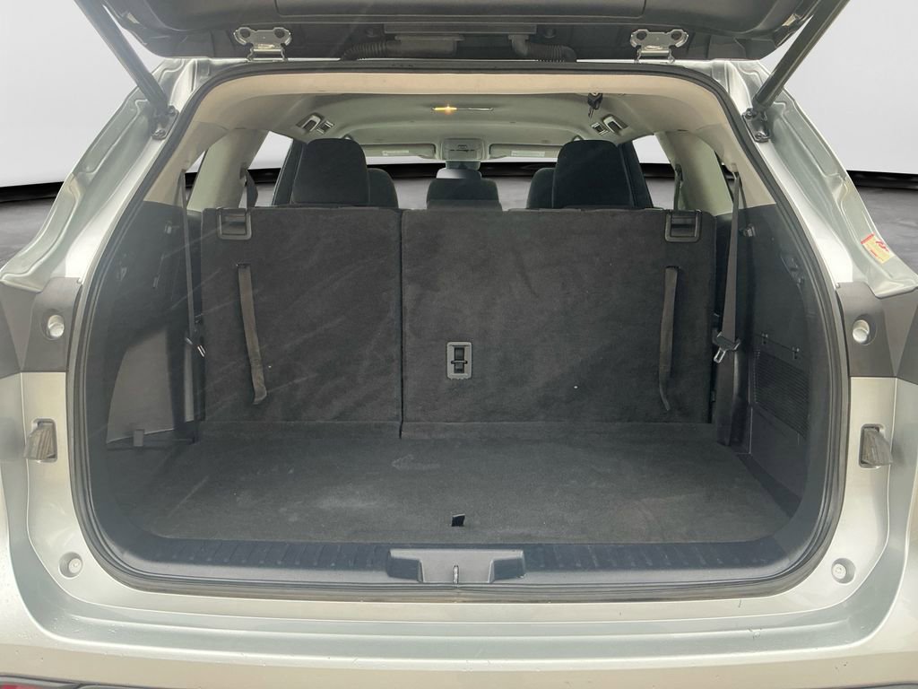 Used 2023 Toyota Highlander LE FWD image 17