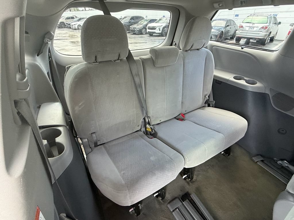 Used 2015 Toyota Sienna LE FWD image 10