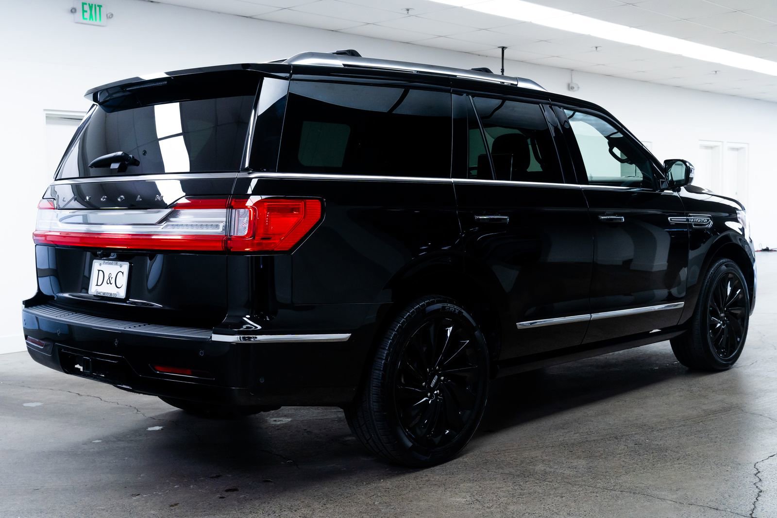 Used 2021 Lincoln Navigator Black Label w/ Cargo Convenience Package image 6