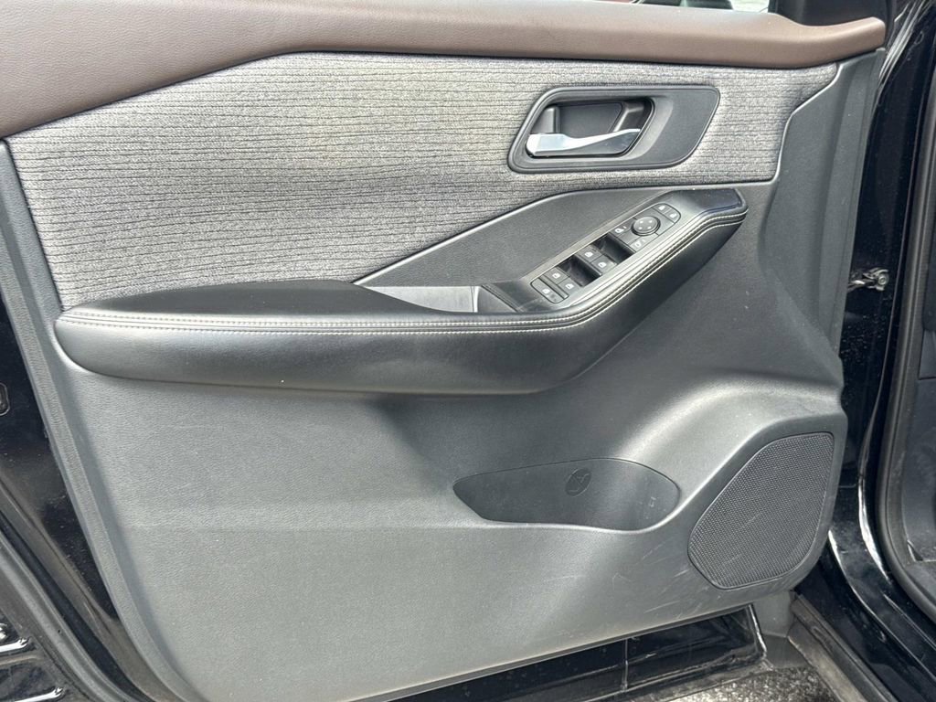 Certified 2021 Nissan Rogue SV image 17