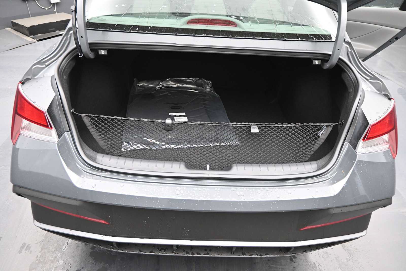 New 2026 Hyundai Elantra SE FWD image 14