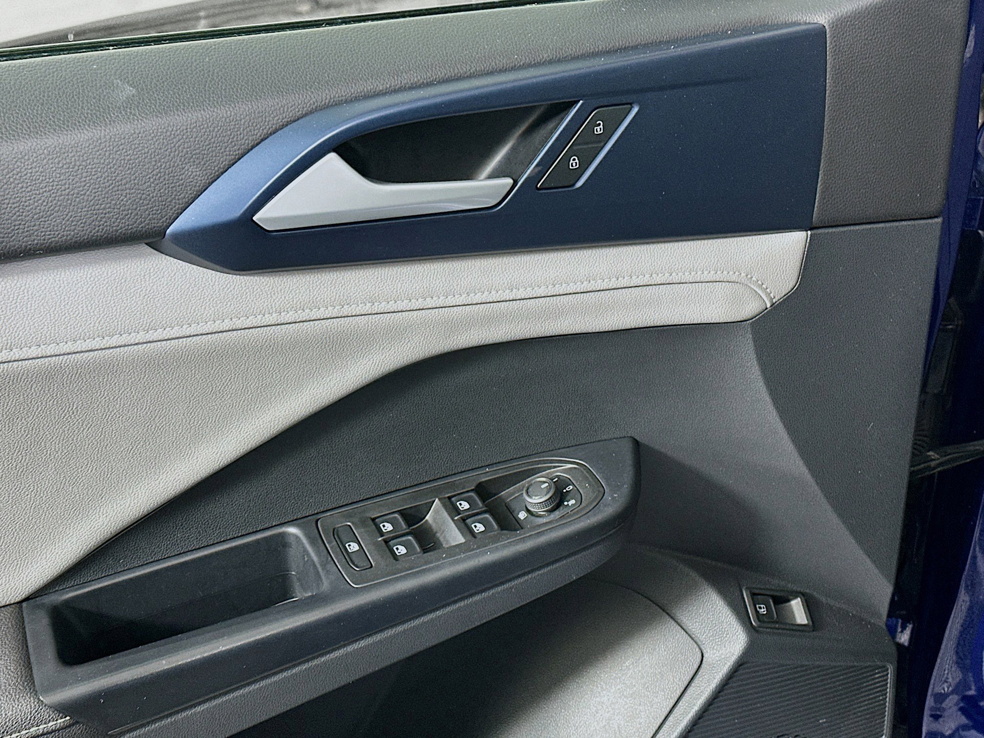 Used 2024 Volkswagen Taos SE image 15