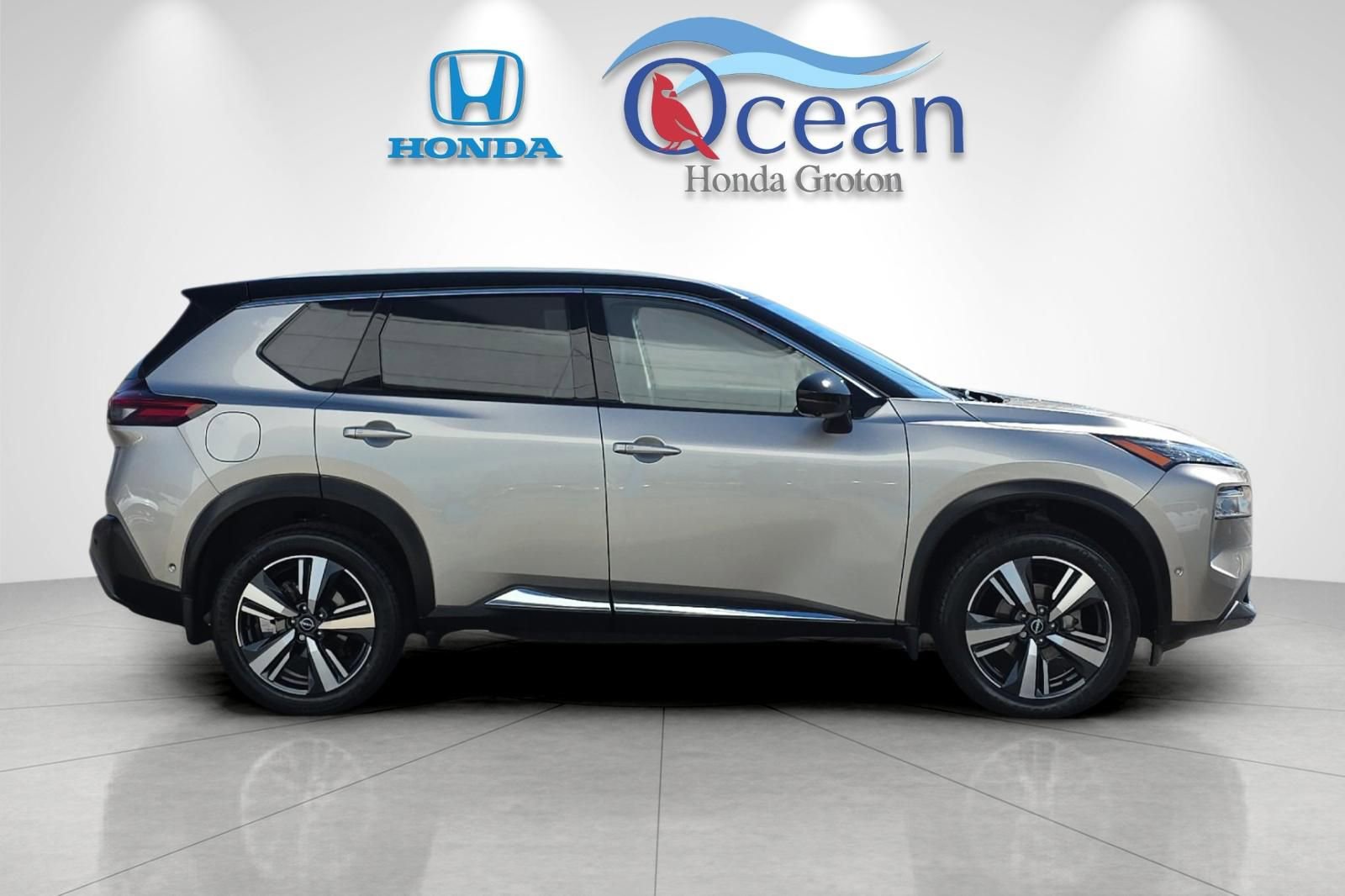 Used 2023 Nissan Rogue SL w/ SL Premium Package image 2