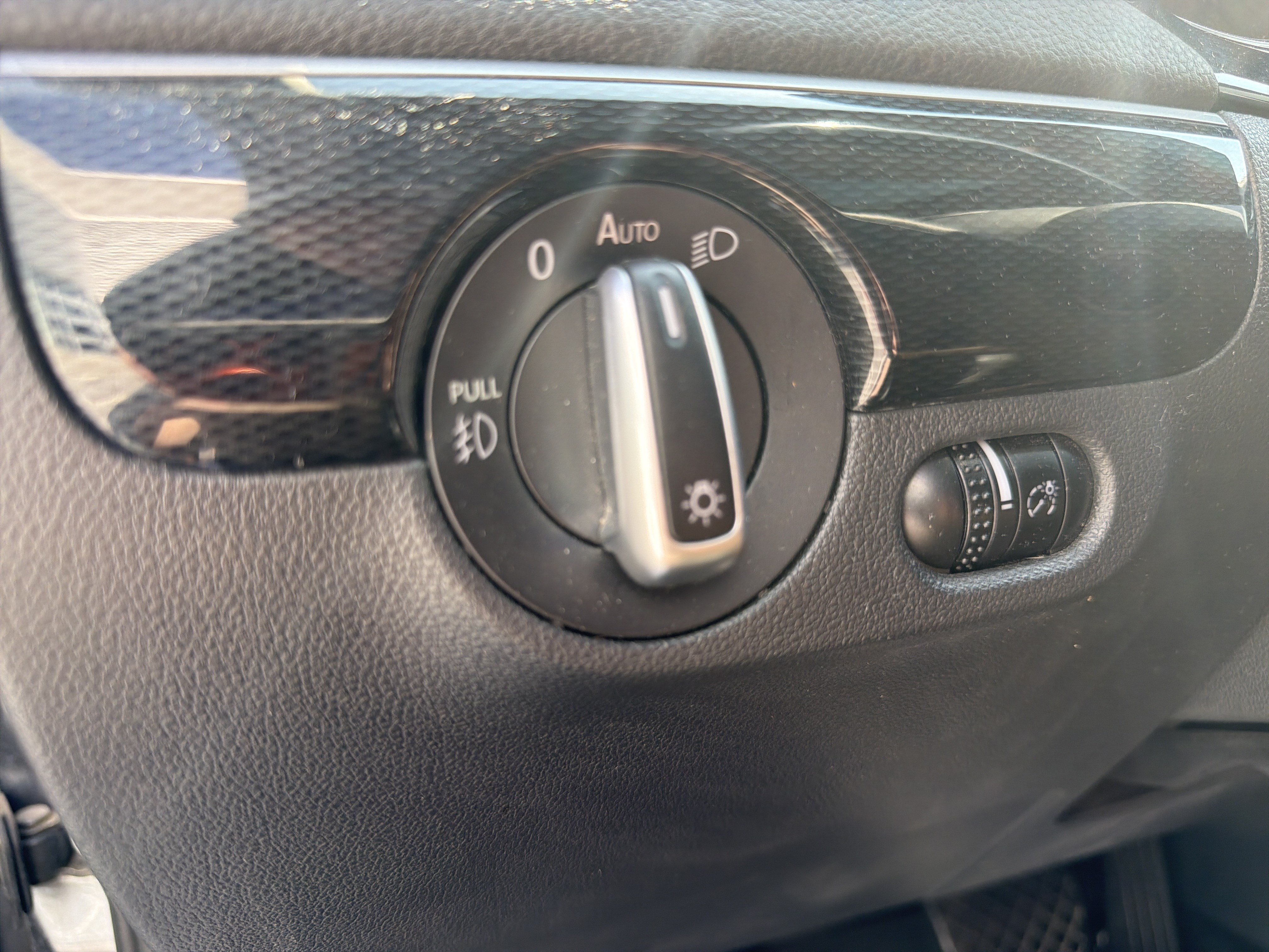 Used 2016 Volkswagen Jetta SEL FWD image 20