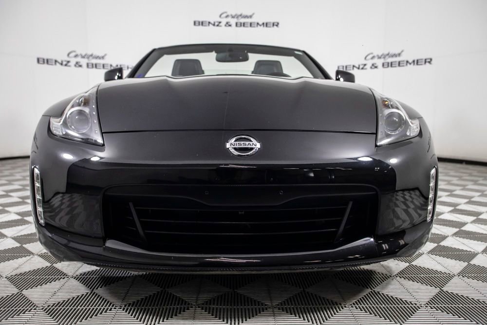 Used 2018 Nissan 370Z Touring image 8