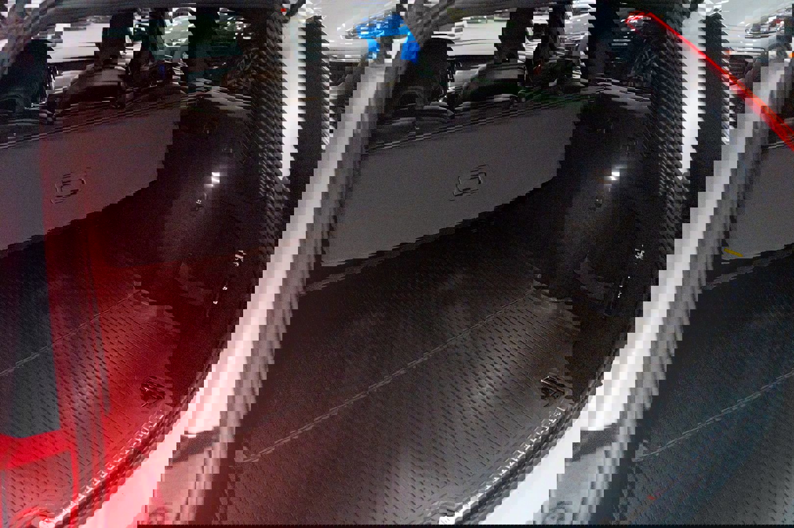 Used 2019 Volvo V90 T5 R-Design w/ Protection Package Premier image 29