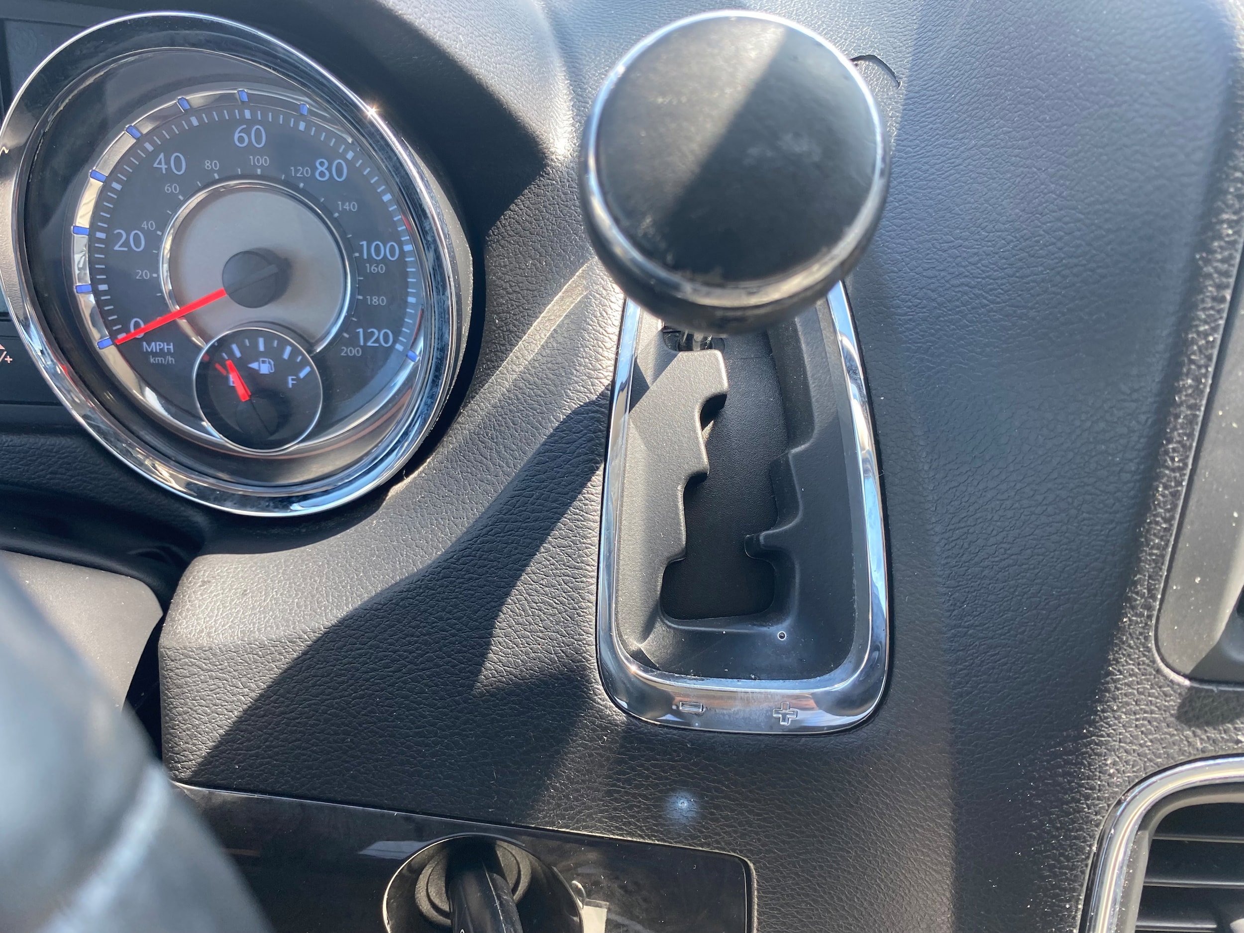 Used 2014 Chrysler Town & Country Touring-L w/ Driver Convenience Group FWD image 14