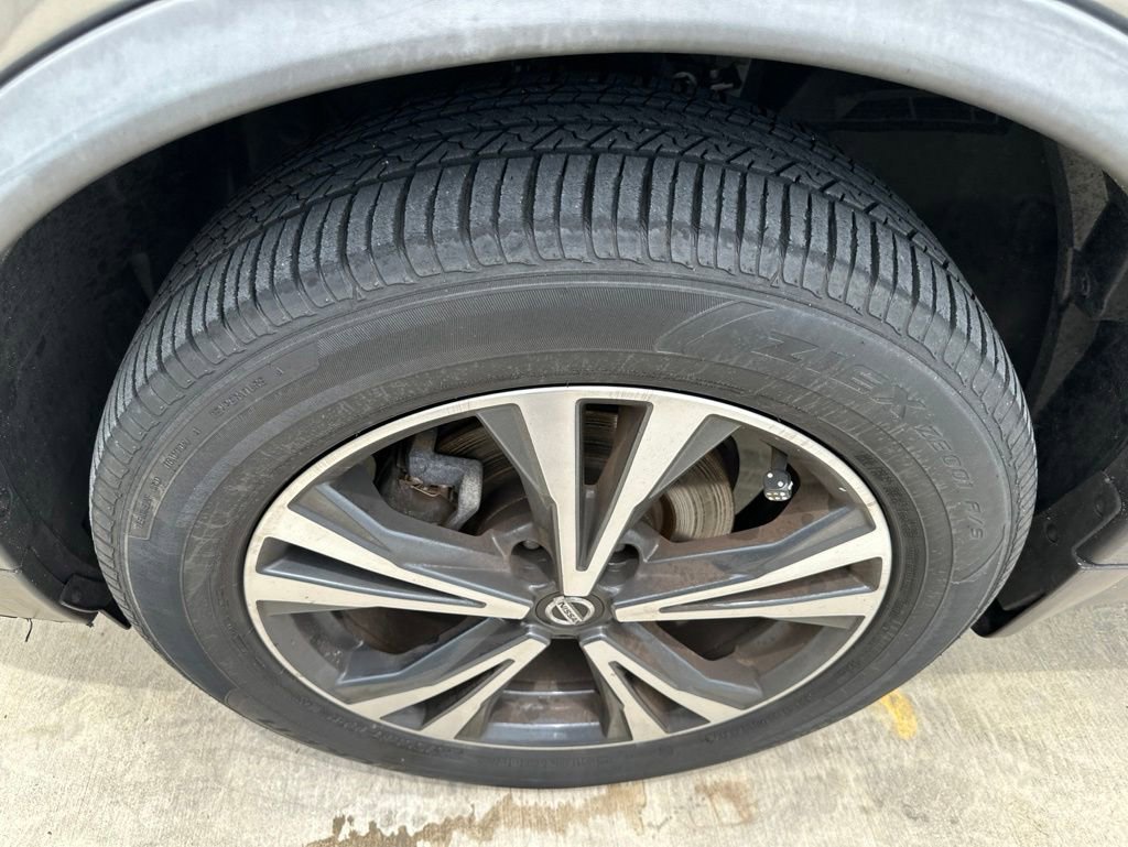 Used 2020 Nissan Rogue SV w/ Premium Package FWD image 2