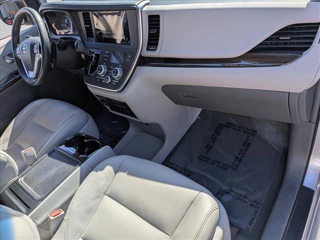 Used 2017 Toyota Sienna XLE Premium image 22