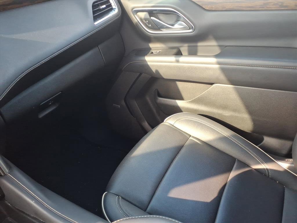 Used 2024 Chevrolet Suburban Premier image 23