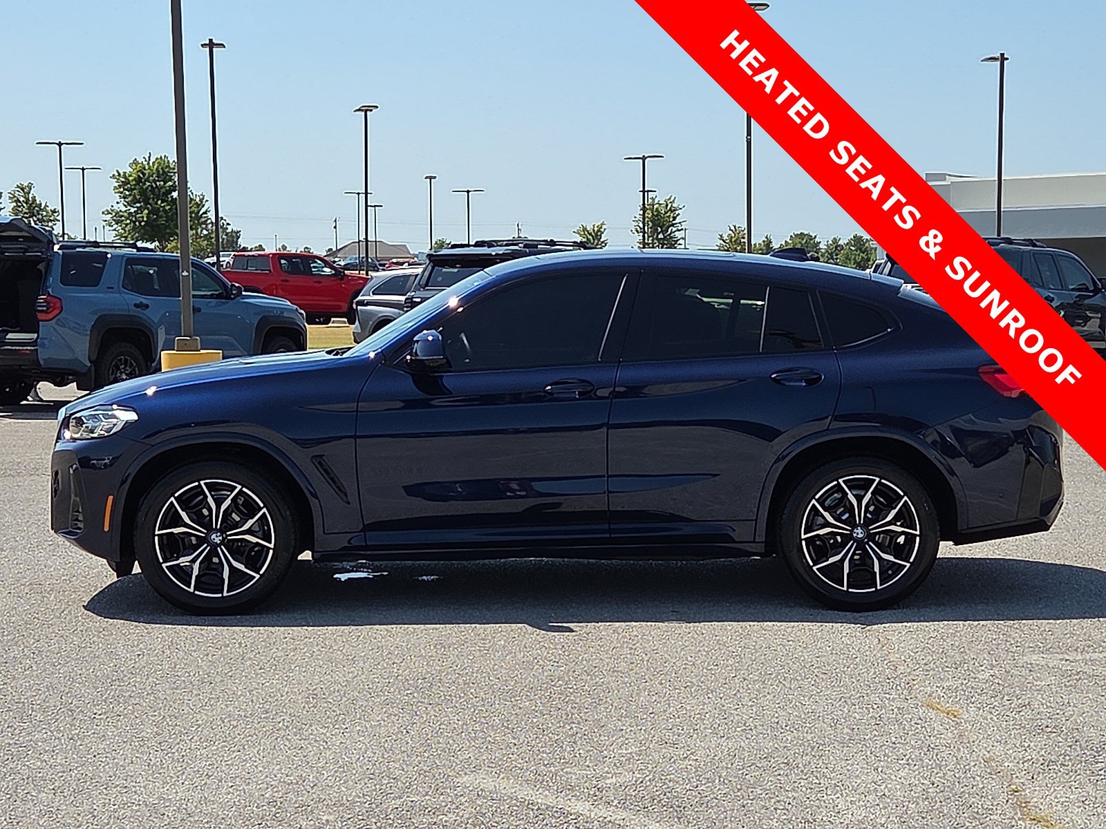 Used 2025 BMW X4 xDrive30i w/ Premium Package AWD/4WD image 3