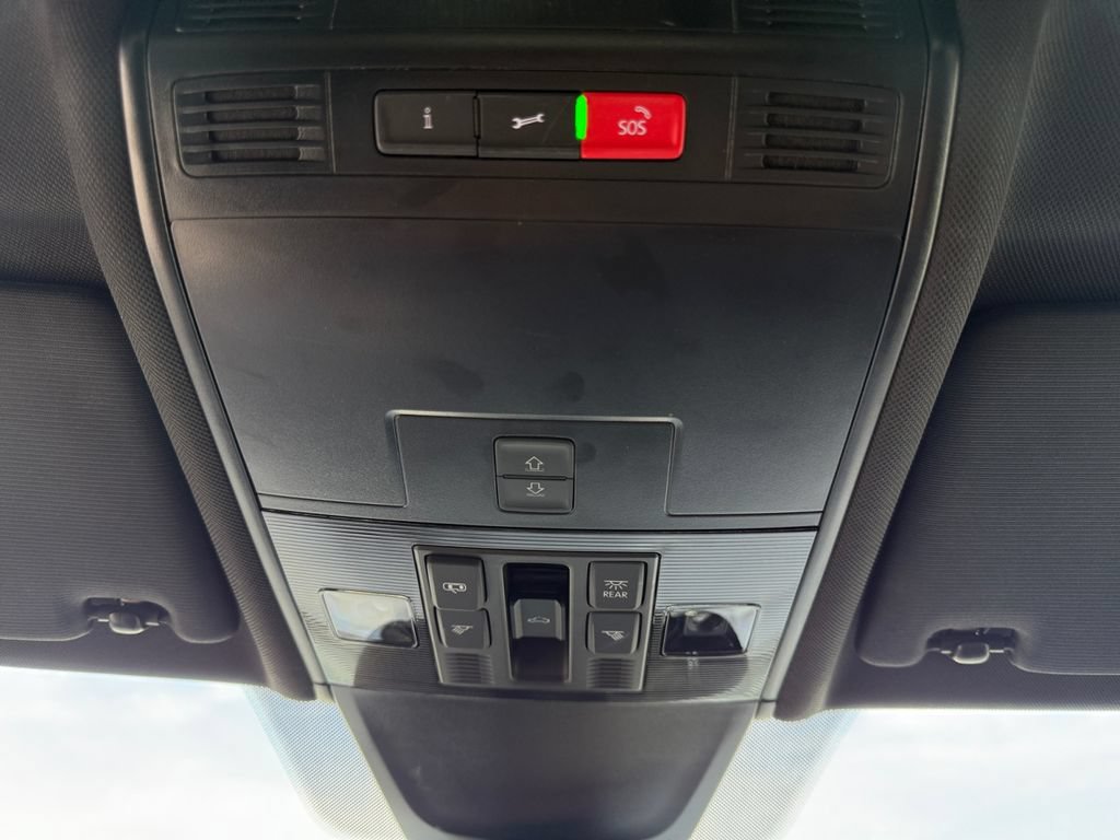 Used 2023 Volkswagen Tiguan SE R-Line FWD image 19