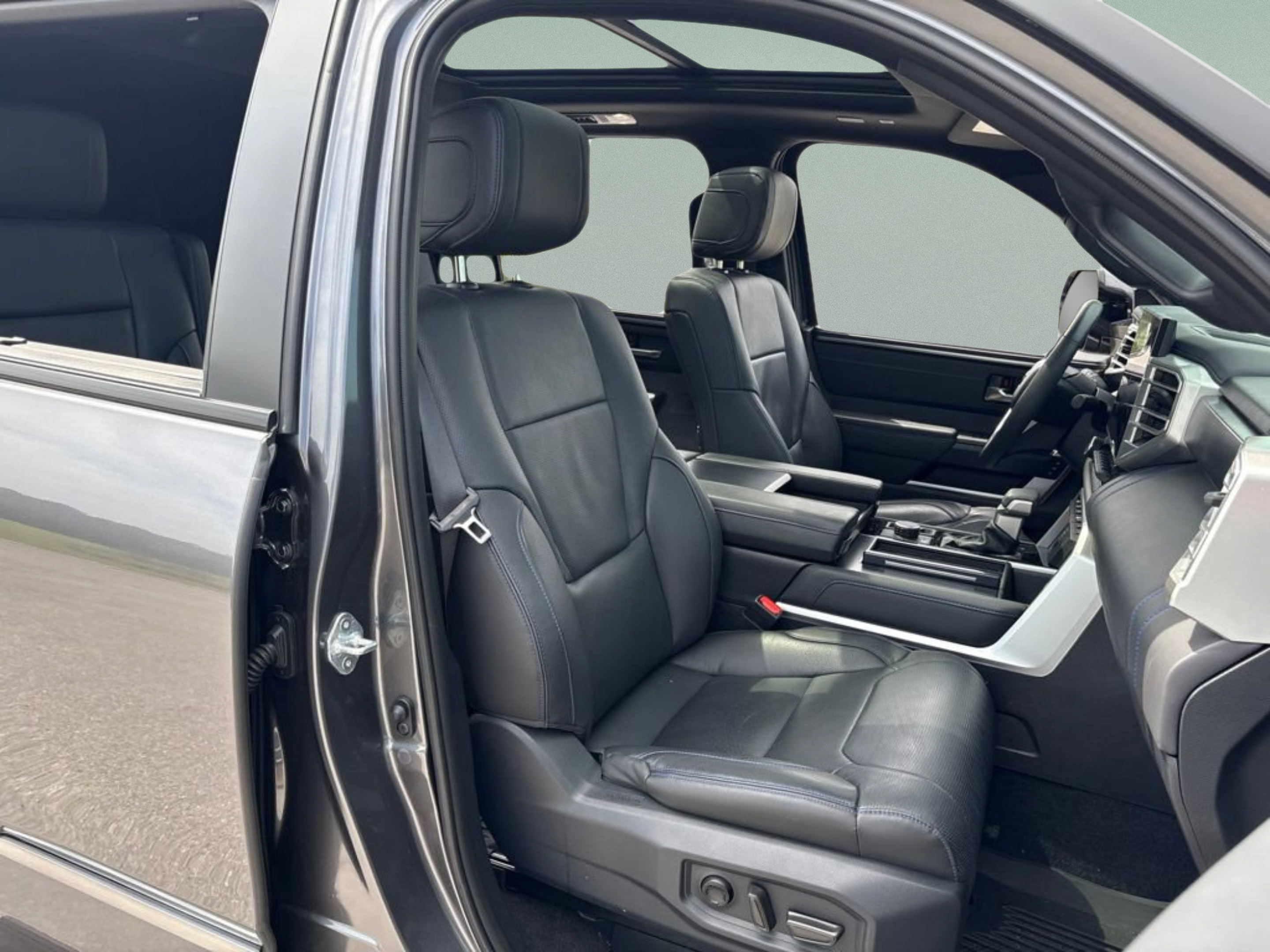 Certified 2025 Toyota Sequoia Platinum AWD/4WD image 25