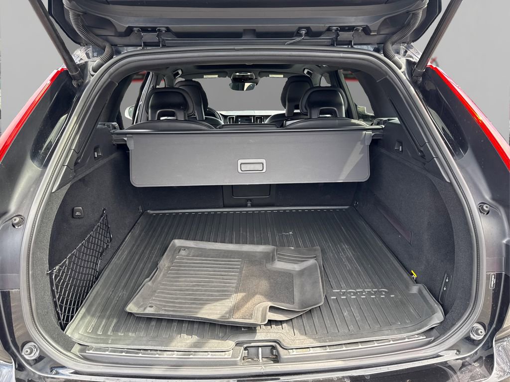 Used 2018 Volvo XC60 T5 R-Design w/ Convenience Package image 11