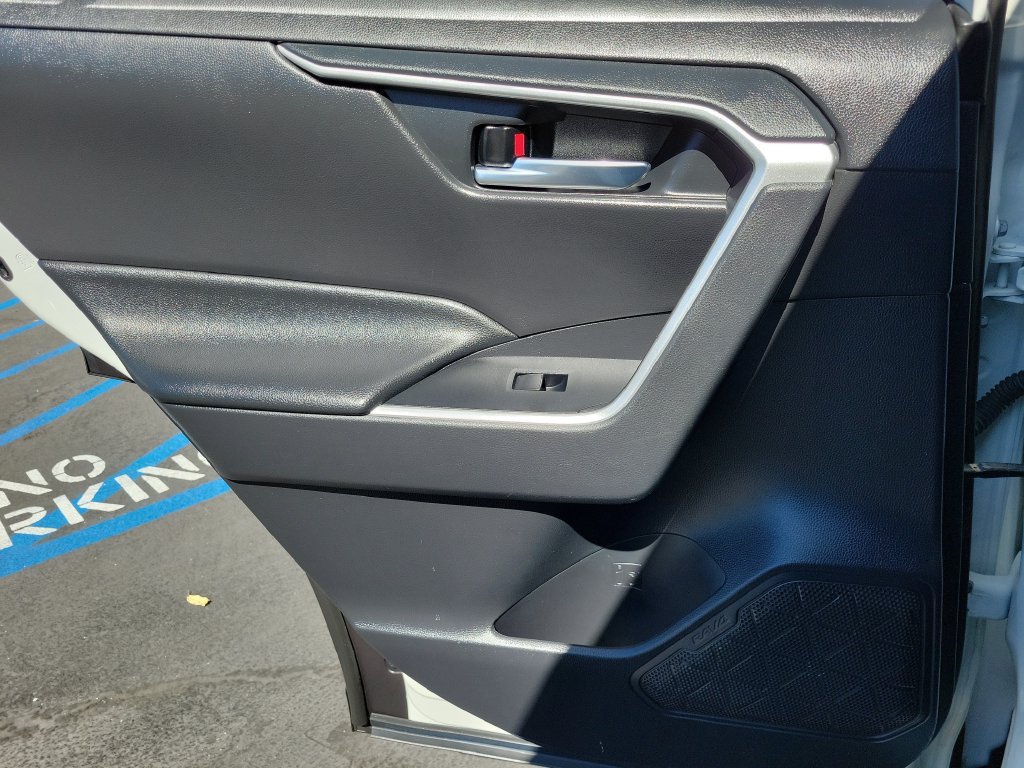 Used 2021 Toyota RAV4 XLE w/ Carpet Mat Package (TMS) FWD image 17