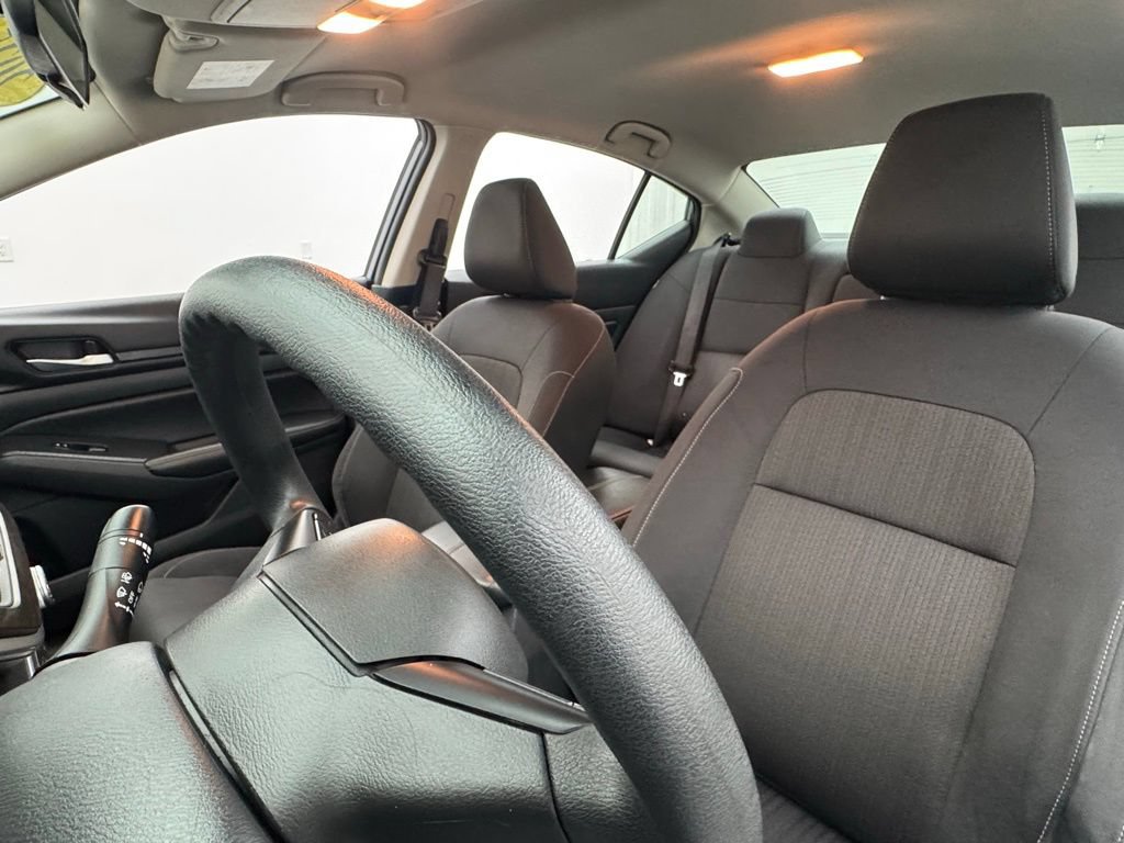Used 2025 Nissan Altima 2.5 SV FWD image 15