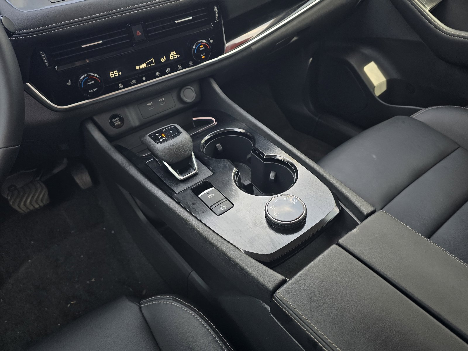 Used 2025 Nissan Rogue SL image 16