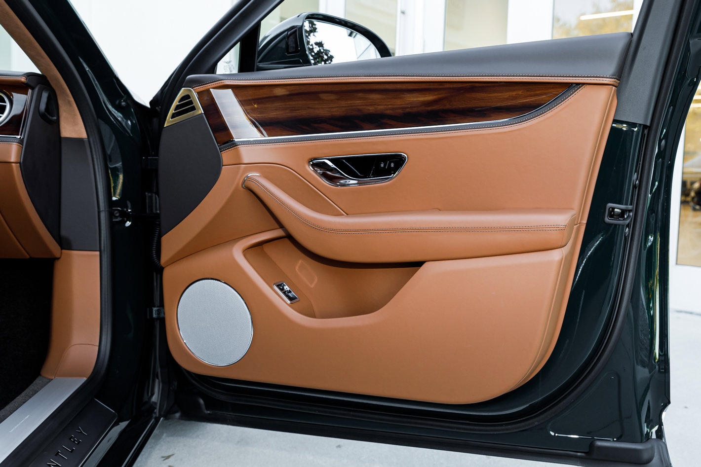 New 2026 Bentley Flying Spur Plug-In Hybrid image 40