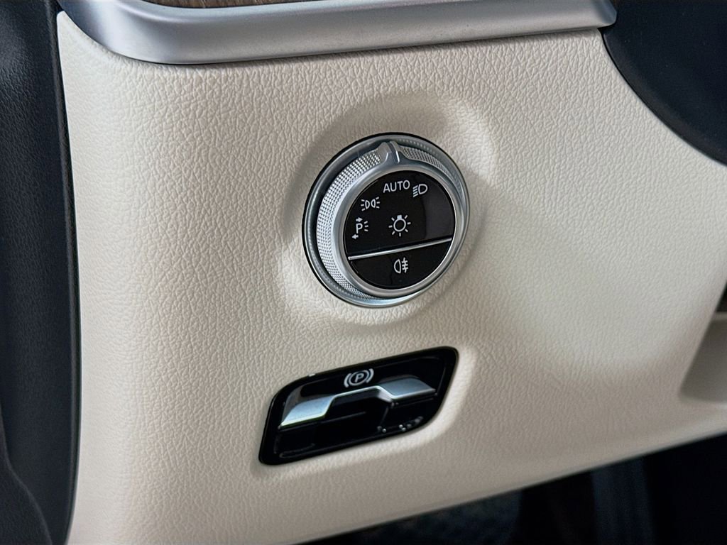 Used 2022 Mercedes-Benz C 300 Sedan image 10