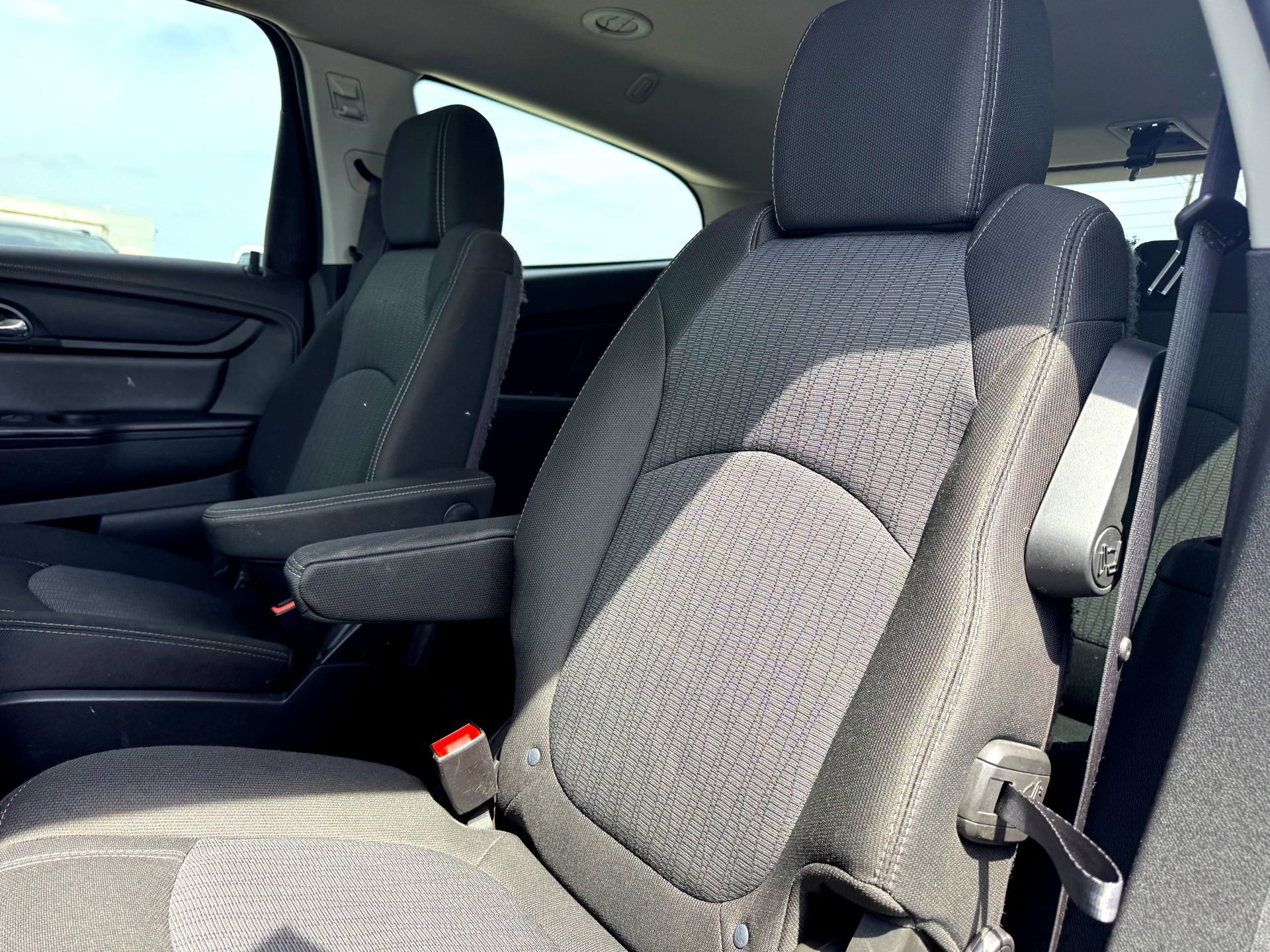 Used 2016 Chevrolet Traverse LT w/ Style and Technology Package image 16