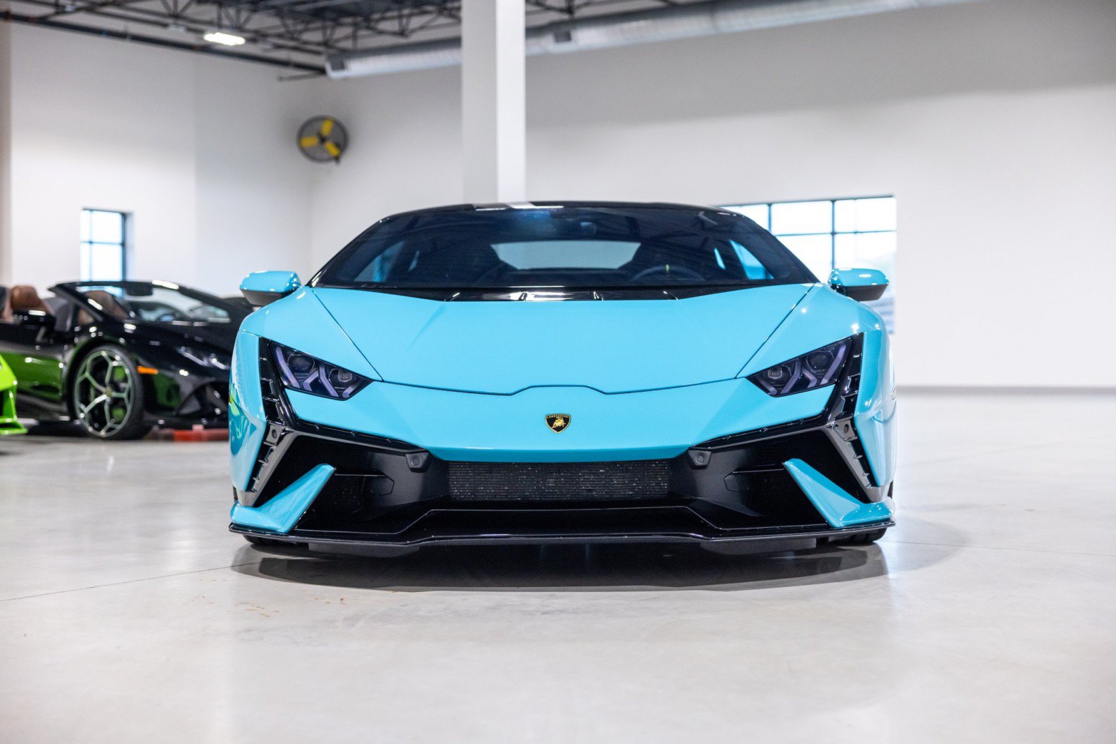 Used 2024 Lamborghini Huracan Tecnica RWD image 2