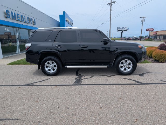 Used 2018 Toyota 4Runner SR5 AWD/4WD image 2