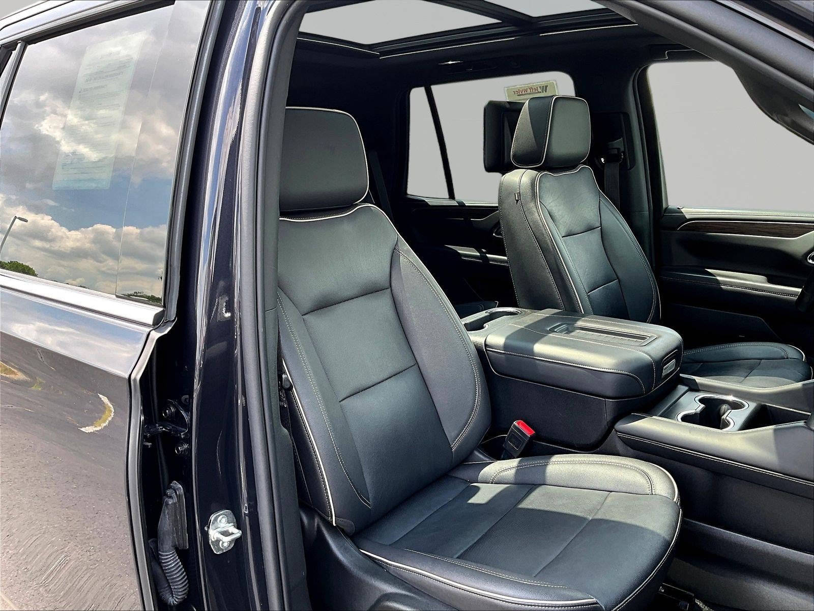 Used 2023 Chevrolet Tahoe Premier w/ Advanced Technology Package AWD/4WD image 30