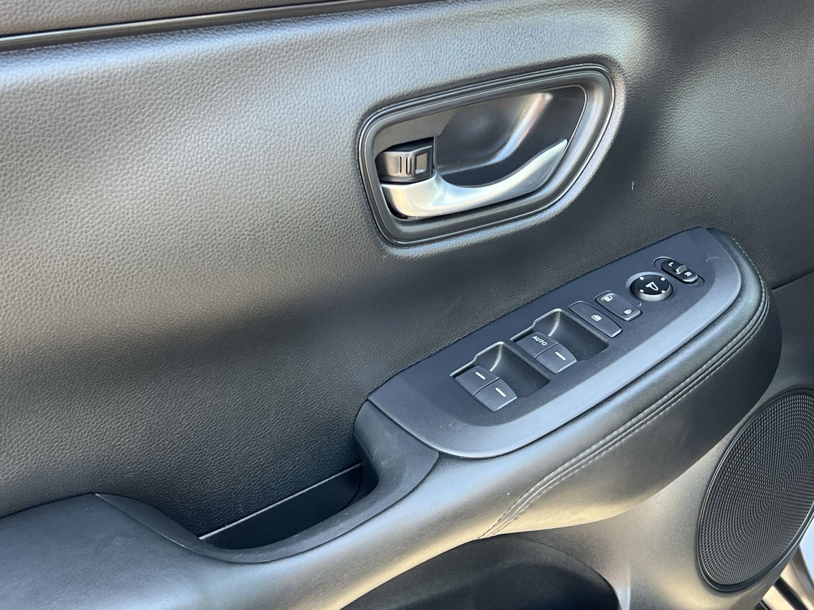 Used 2025 Honda HR-V LX image 15
