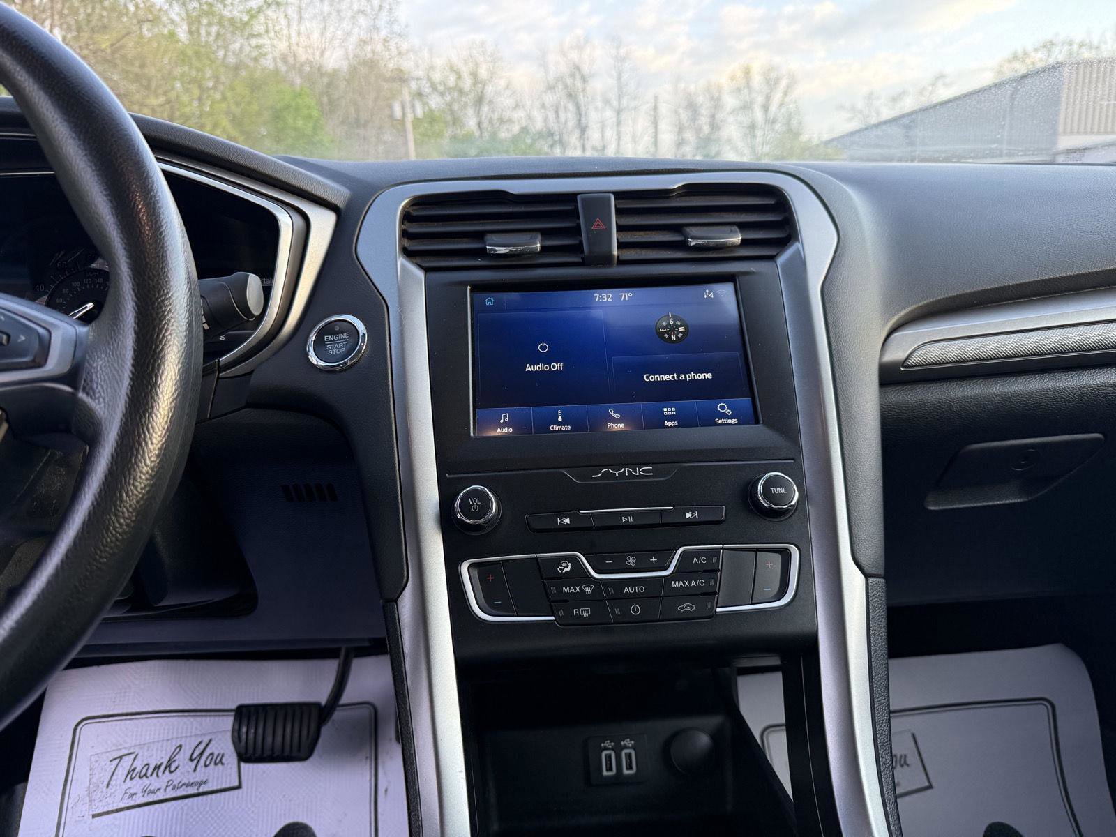 Used 2020 Ford Fusion SE FWD image 16