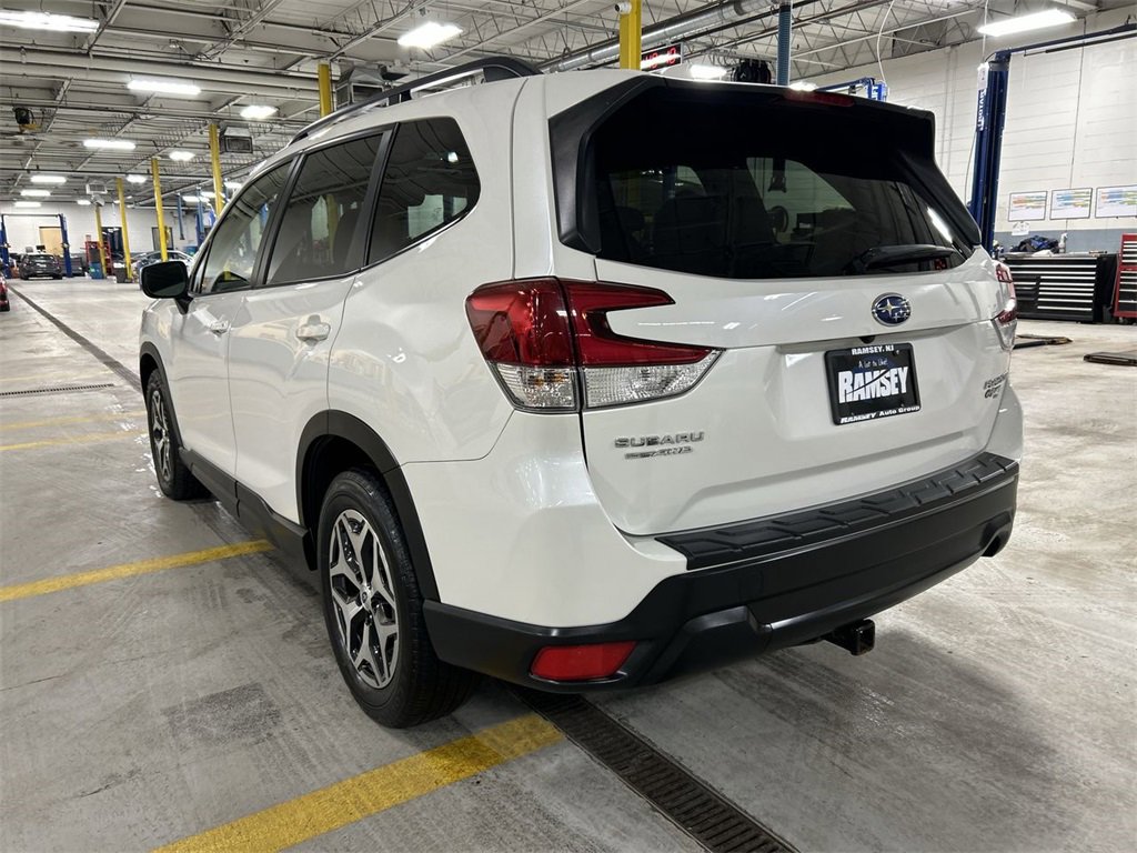 Used 2020 Subaru Forester Premium image 6