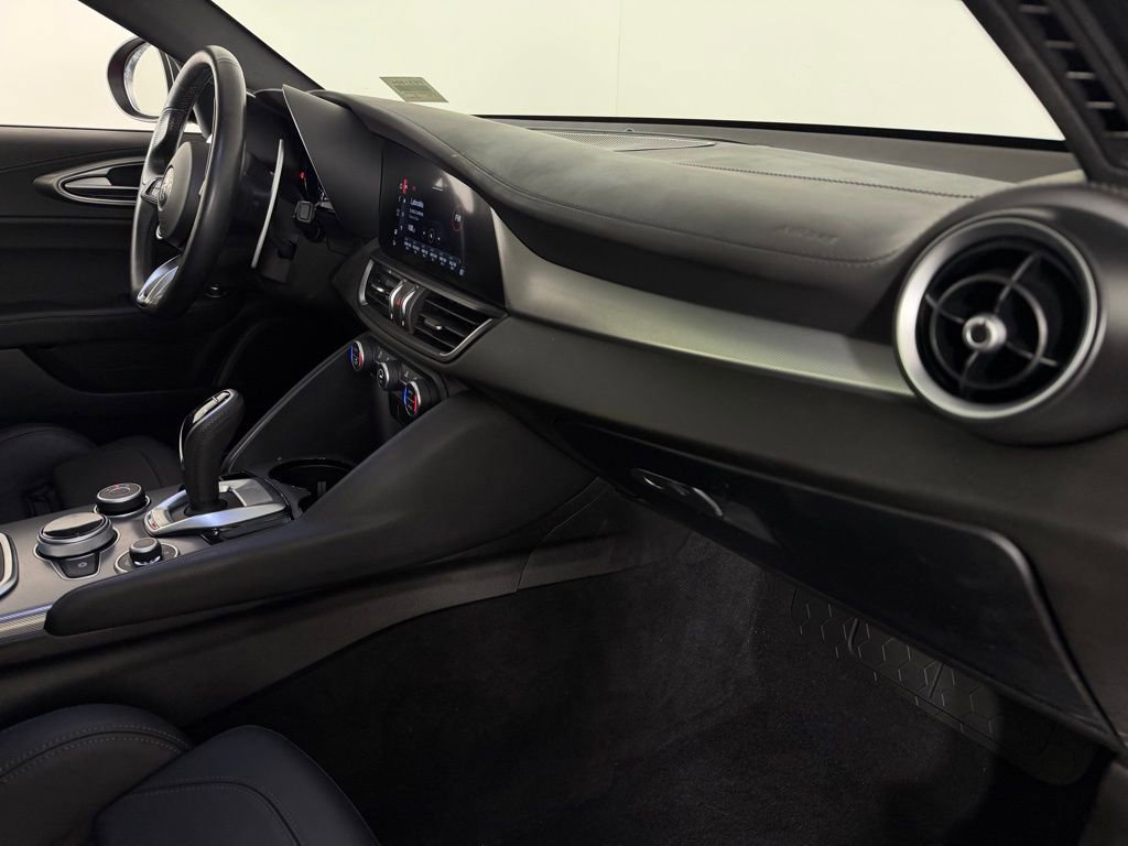 Used 2024 Alfa Romeo Giulia Veloce image 32