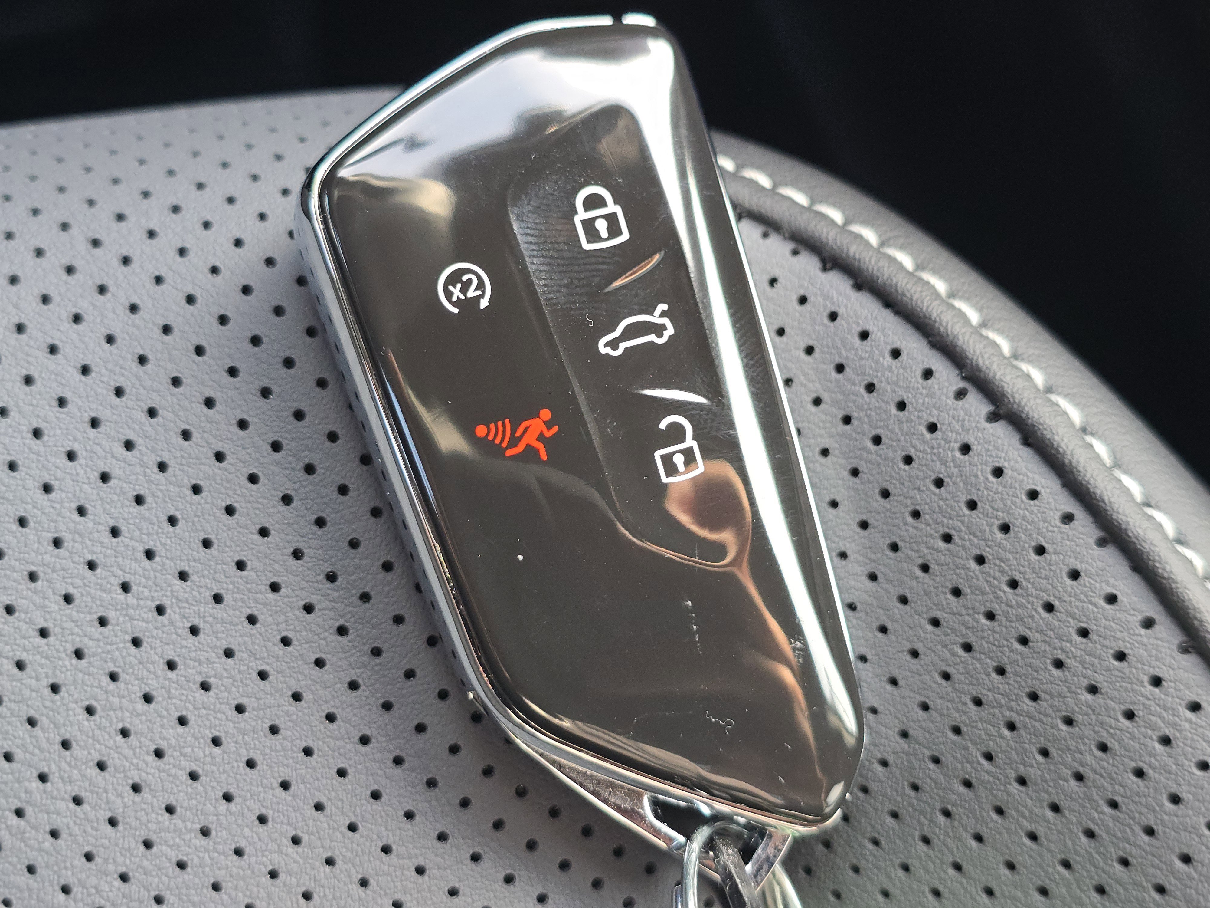 New 2026 Volkswagen Tiguan SE R-Line image 27