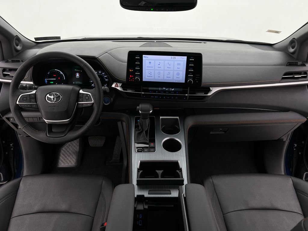Used 2024 Toyota Sienna XSE w/ XSE Plus Package image 2