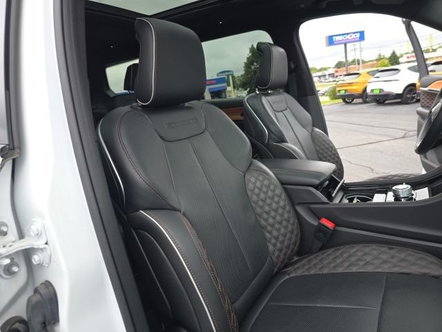 Used 2025 Jeep Grand Cherokee L Summit AWD/4WD image 55
