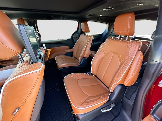 New 2026 Chrysler Pacifica Pinnacle w/ Trailer Tow Group AWD/4WD image 18