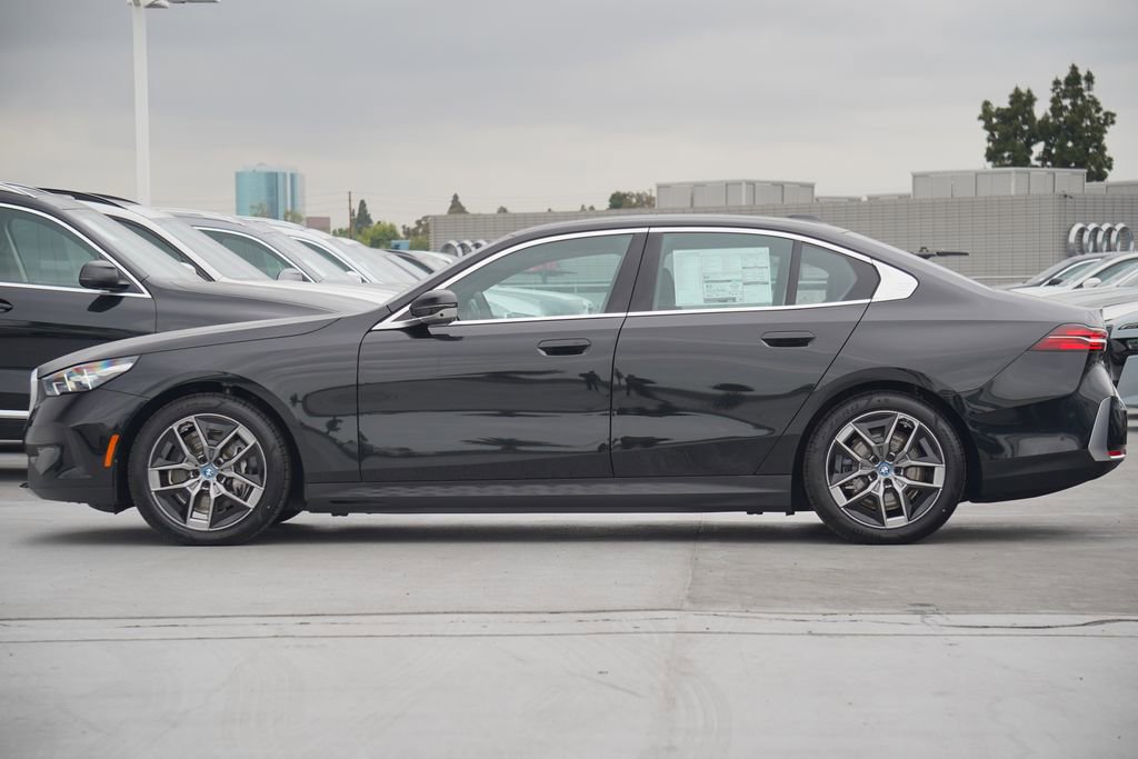 Used 2025 BMW i5 xDrive40 w/ M Sport Package image 4