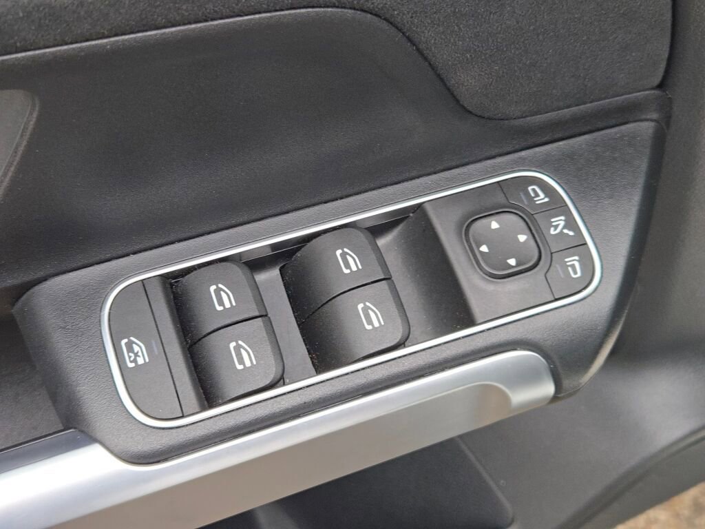 Used 2023 Mercedes-Benz GLB 250 image 22