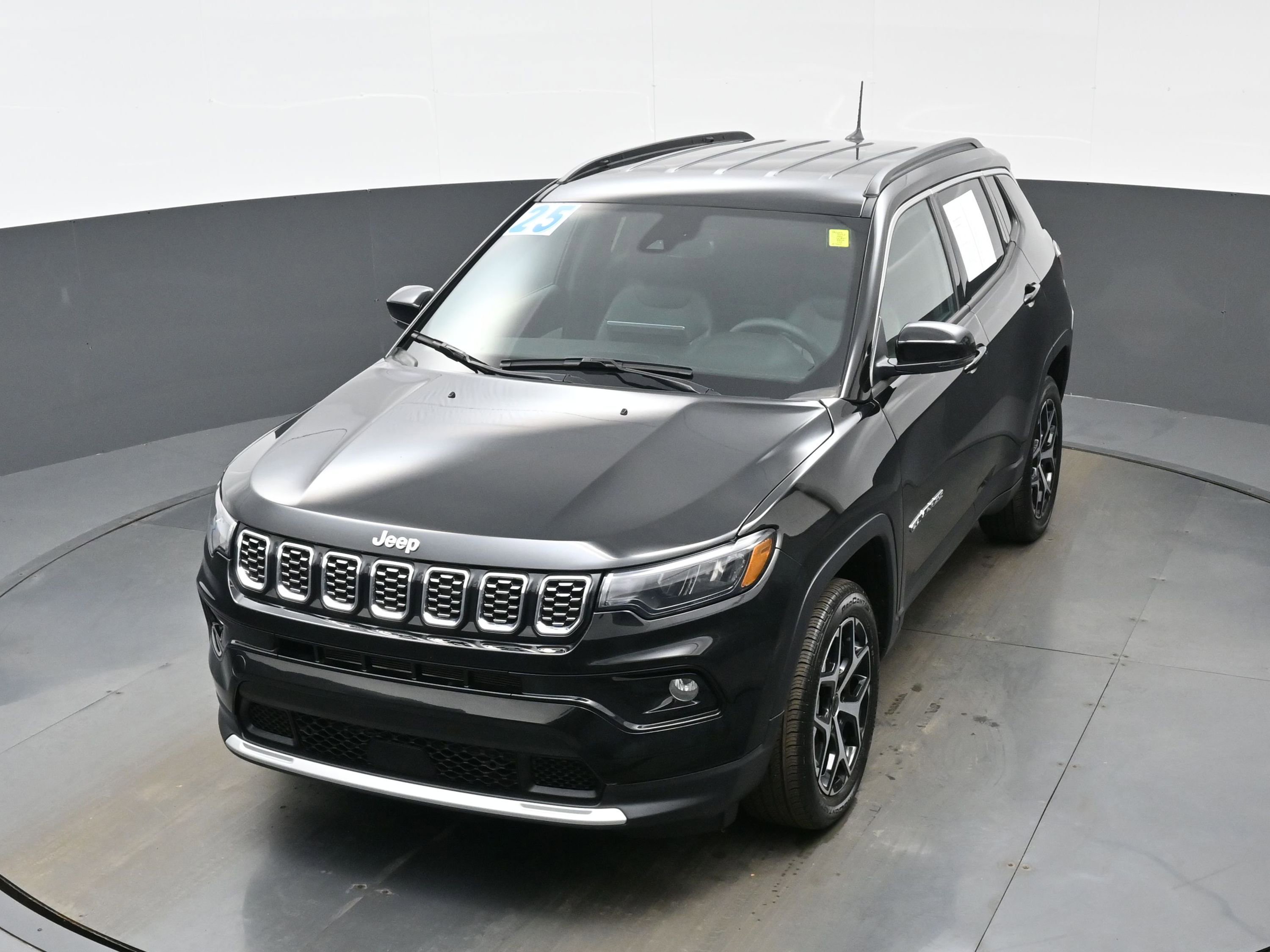 Used 2025 Jeep Compass Limited image 33
