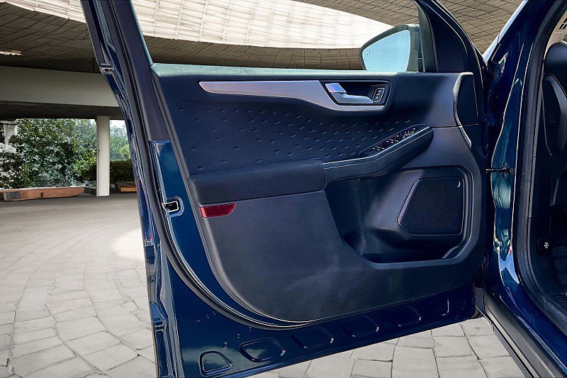 Used 2020 Ford Escape SE image 17