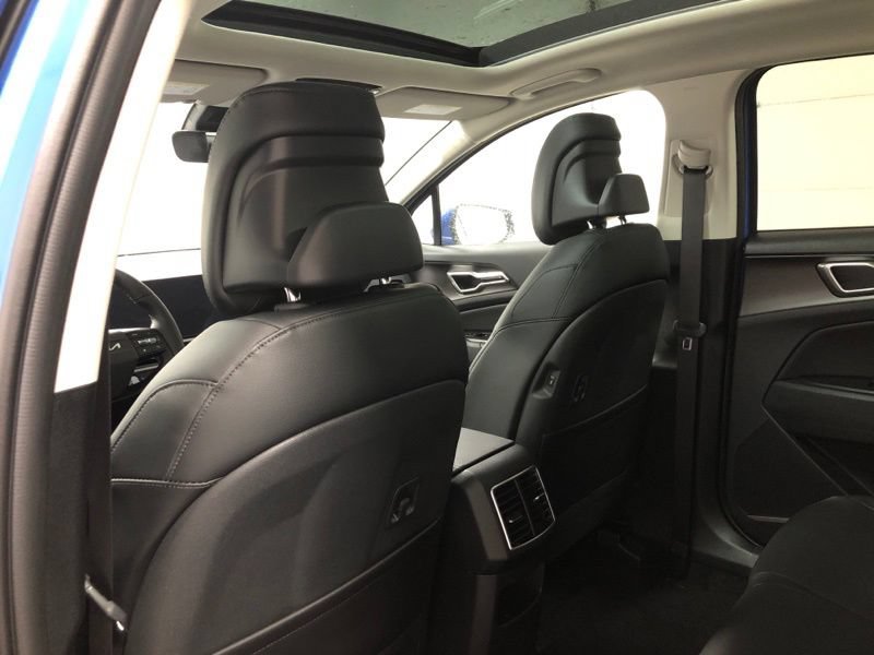 New 2026 Kia Sportage EX w/ EX Panorama Roof Package FWD image 18