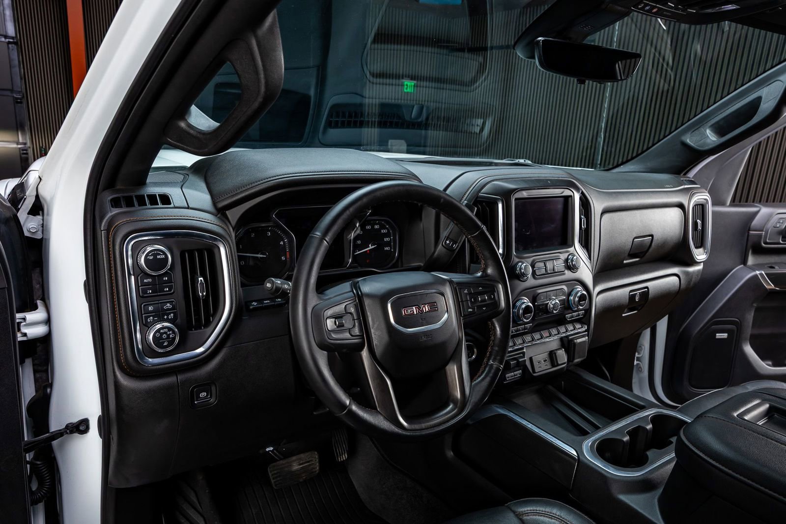 Used 2021 GMC Sierra 2500 AT4 w/ AT4 Premium Plus Package AWD/4WD image 17
