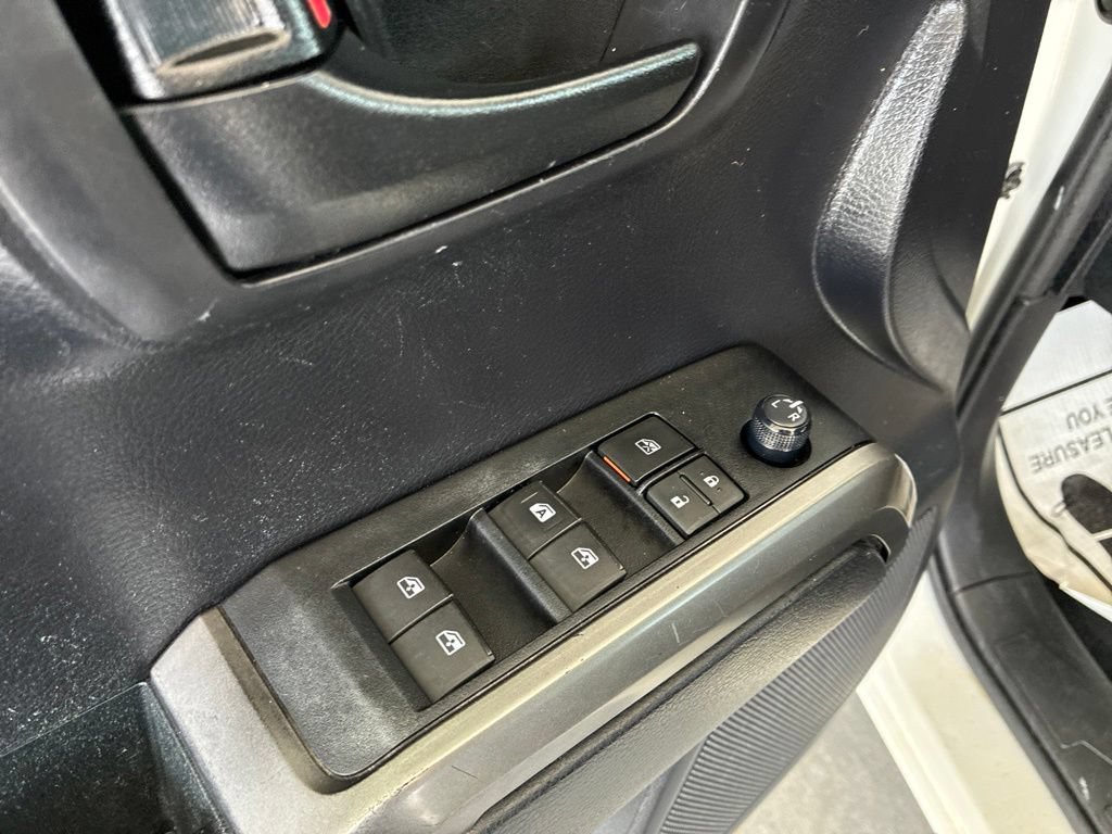 Used 2020 Toyota Tacoma SR5 AWD/4WD image 21
