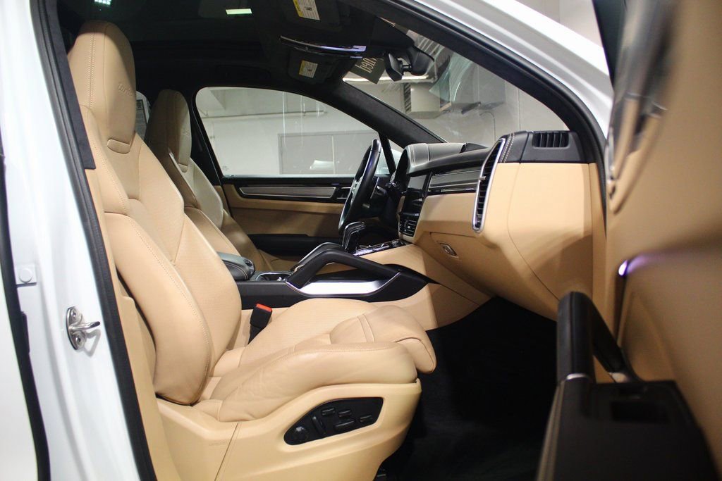 Used 2022 Porsche Cayenne Turbo image 21