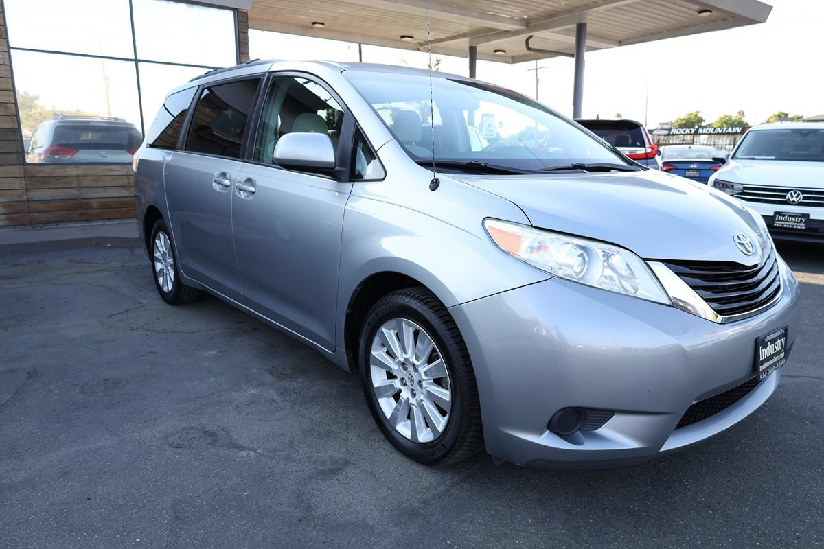 Used 2011 Toyota Sienna LE AWD/4WD image 33