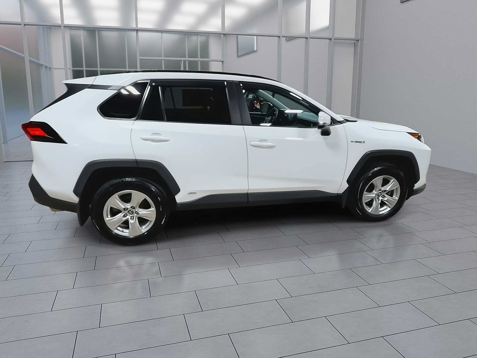 Used 2020 Toyota RAV4 LE w/ Carpet Mat Package AWD/4WD image 9
