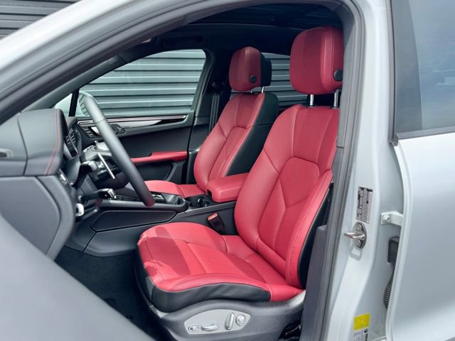 New 2026 Porsche Macan AWD/4WD image 5