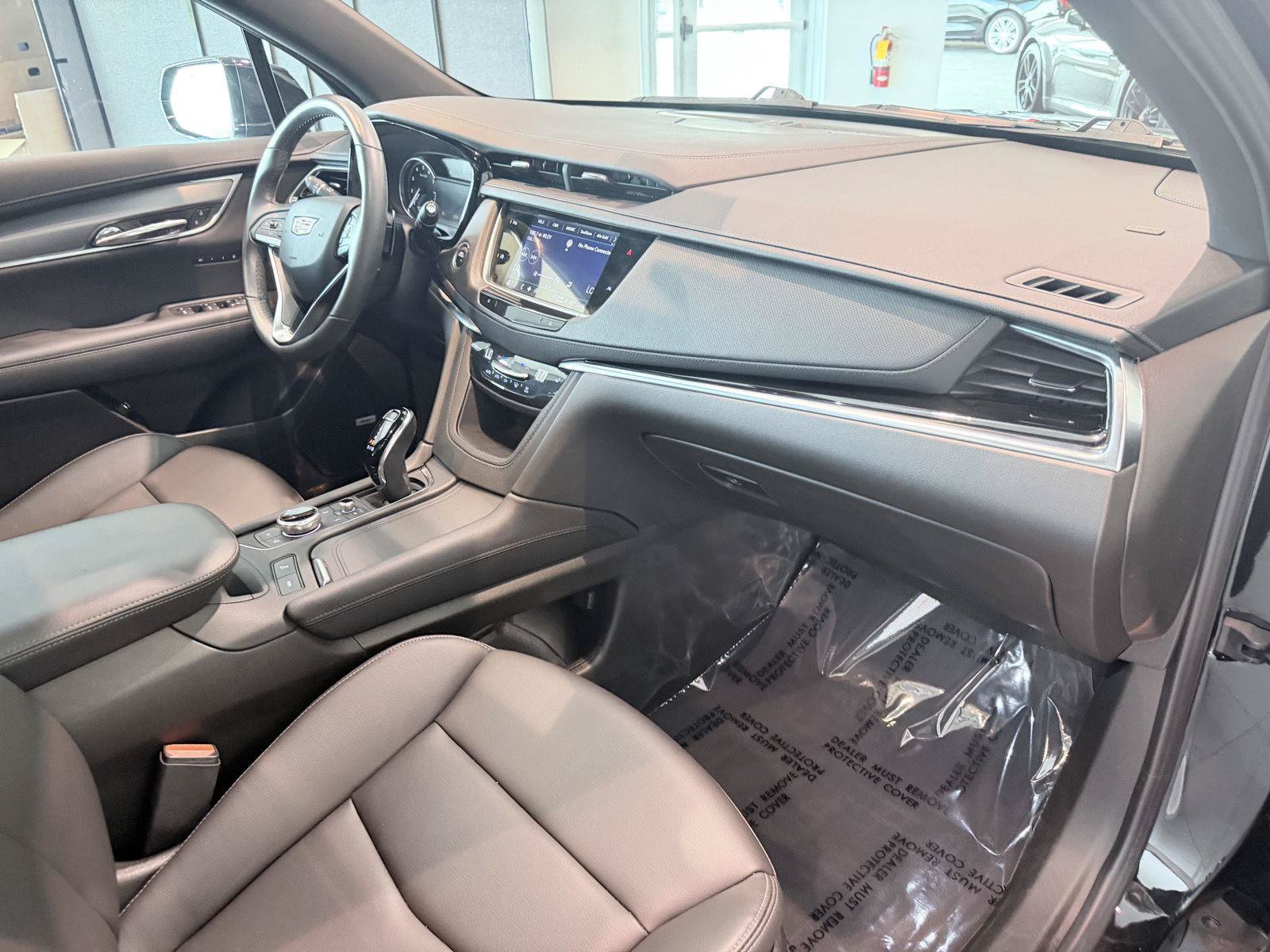 Used 2024 Cadillac XT6 Luxury w/ LPO, Floor Liner Package AWD/4WD image 31